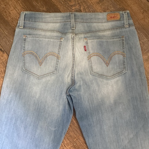 LEVI’S 524 TOO SUPERLOW LIGHT WASH SKINNY JEANS W/COLORED POCKET TOP STITCHING - Picture 13 of 16